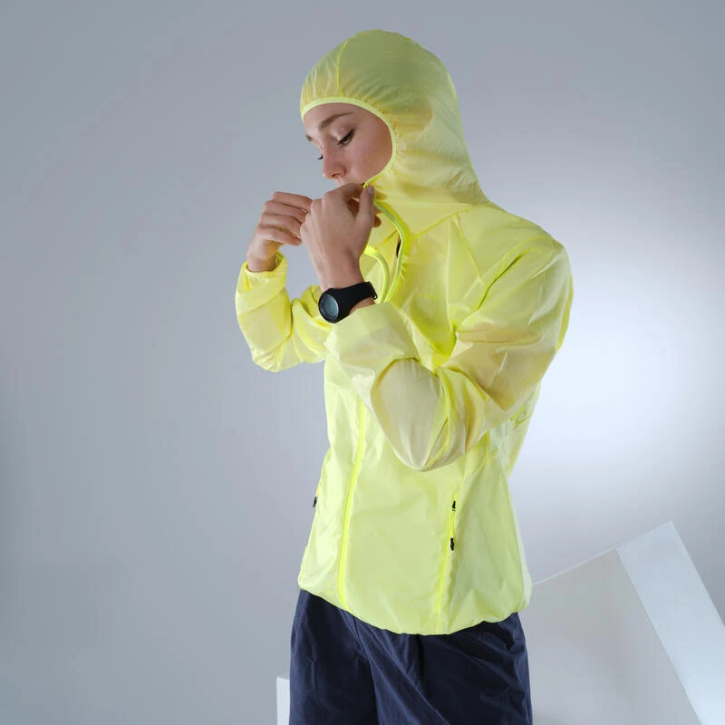 Quechua Veste Coupe Vent Ultra Légère De Randonnée Rapide Femme FH 500 Hélium Wind Jaune 6 Quechua Veste Coupe Vent Ultra Légère De Randonnée Rapide Femme FH 500 Hélium Wind Jaune – Image 4